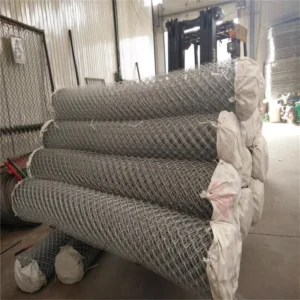 Diamond Mesh Cyclone Wire Chain Link Fence Roll Galvanized Security Fencing for Sports Court and Residential Use