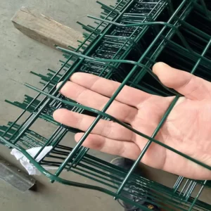 Galvanized 3D Curved Steel Wire Mesh Fencing PVC Coated Customizable Outdoor Dog Fence for Construction