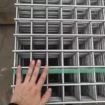 Galvanized 4×4 Inch Square Welded Wire Mesh 4mm Iron Wire Mesh for Courtyard Decoration