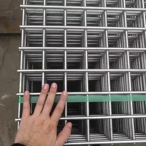 Galvanized 4×4 Inch Square Welded Wire Mesh 4mm Iron Wire Mesh for Courtyard Decoration