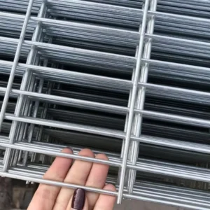 Galvanized Welded Wire Mesh Roll 1/2 Inch Square Mesh Steel Wire Netting for Agriculture Fence and Construction Use
